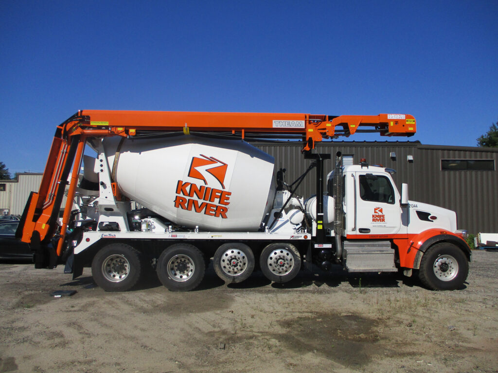 Knife River mixer truck with a THEAM TLS conveyor